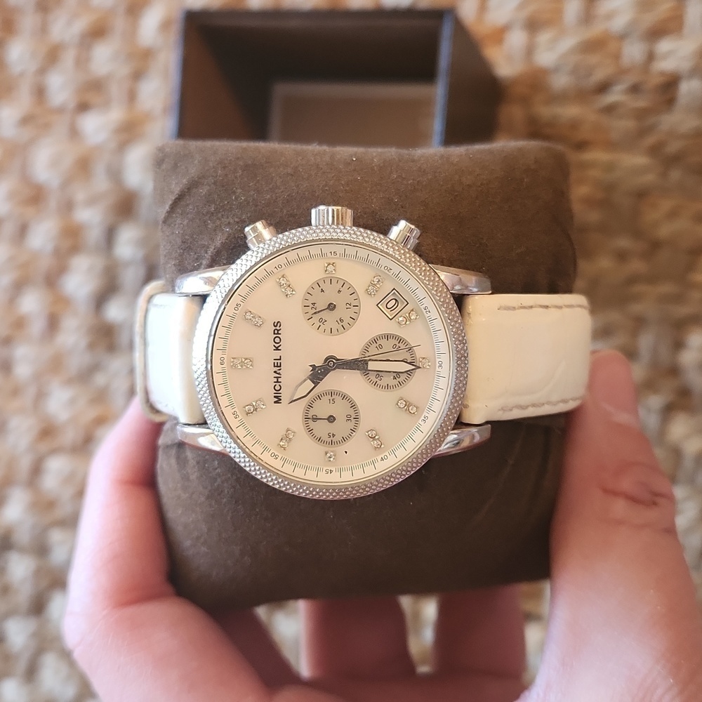 Michael Kors White Diamond Watch with Box - Picture 4 of 13